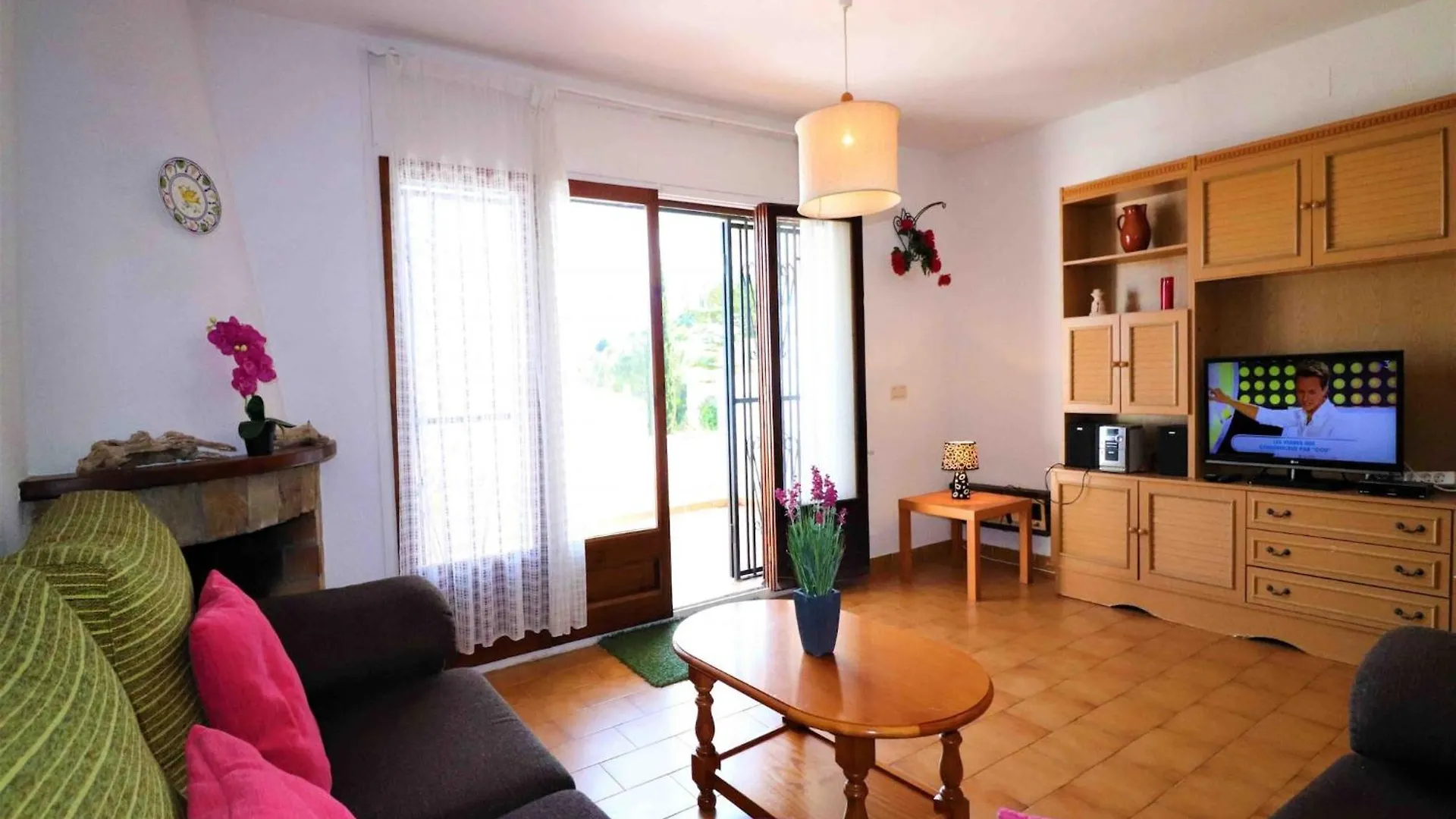 Apartment In Nature روساس 0*,  إسبانيا